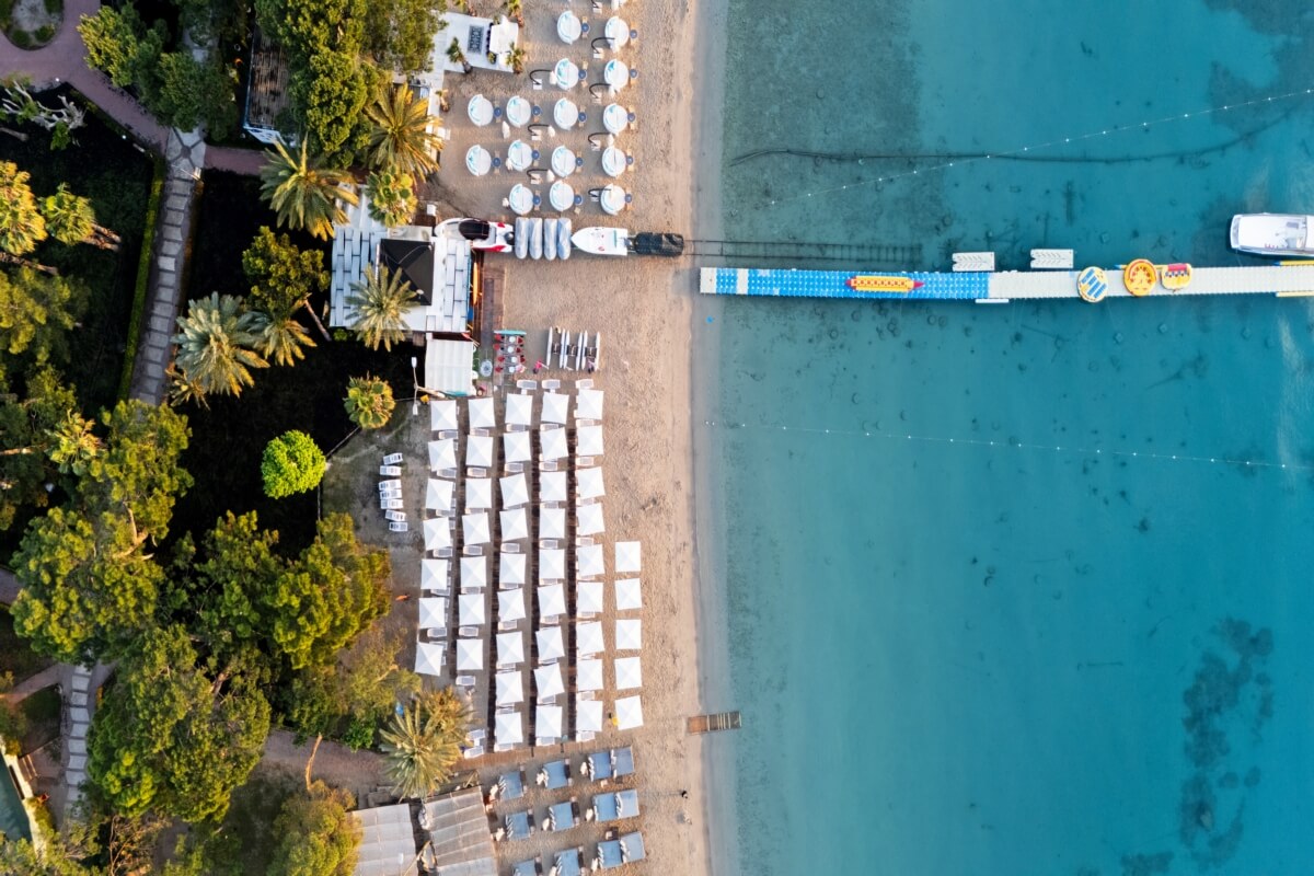 Pool & Beach